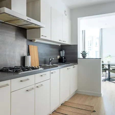 Апартаменты Bright, Spacious & Perfectly Located In The Heart Of