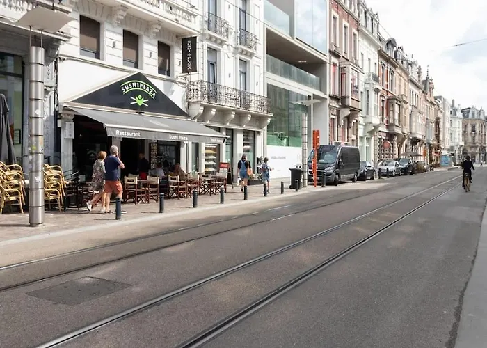 Bright, Spacious & Perfectly Located In The Heart Of * Ghent