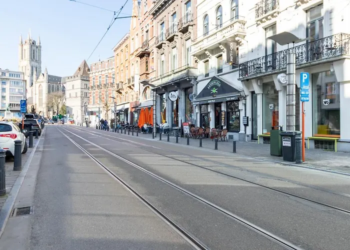 Bright, Spacious & Perfectly Located In The Heart Of Apartment