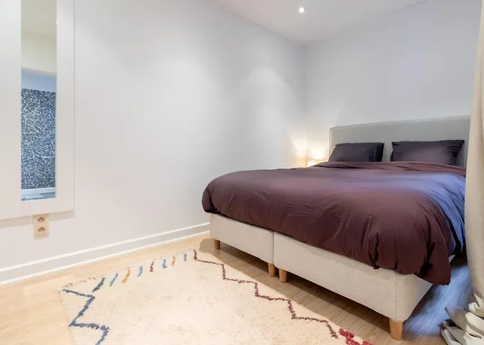 Apartment Bright, Spacious & Perfectly Located In The Heart Of *