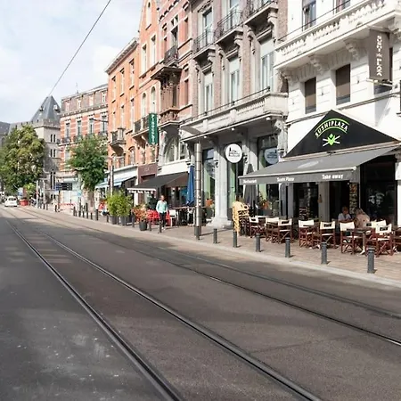 Bright, Spacious & Perfectly Located In The Heart Of Apartment *