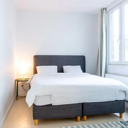 Apartment Bright, Spacious & Perfectly Located In The Heart Of *
