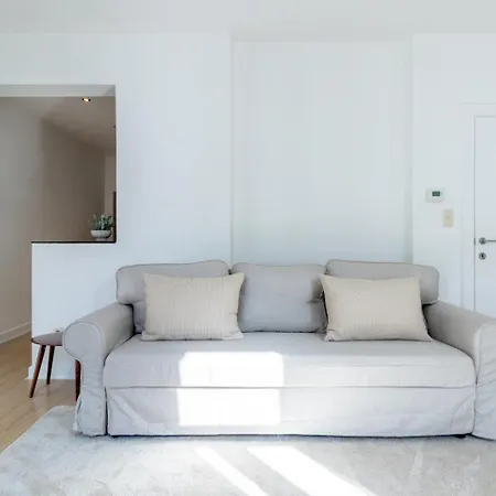 Bright, Spacious & Perfectly Located In The Heart Of * Ghent
