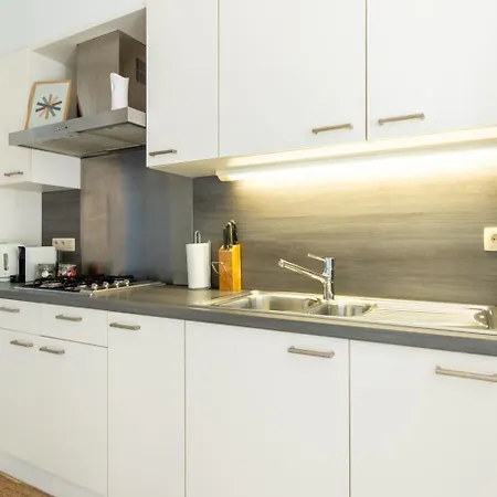 Bright, Spacious & Perfectly Located In The Heart Of Apartment