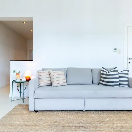 Apartment Bright, Spacious & Perfectly Located In The Heart Of *