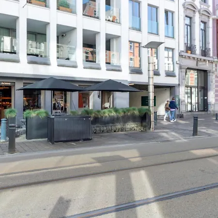 Bright, Spacious & Perfectly Located In The Heart Of Apartment *