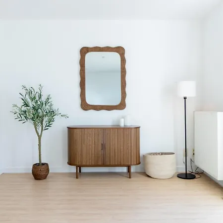 Bright, Spacious & Perfectly Located In The Heart Of * Ghent