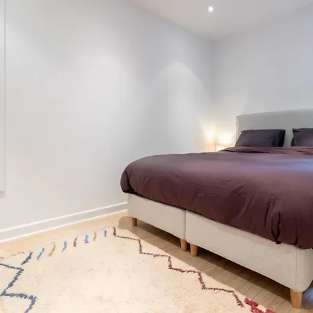 Apartment Bright, Spacious & Perfectly Located In The Heart Of *