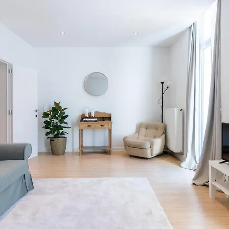 Bright, Spacious & Perfectly Located In The Heart Of Ghent