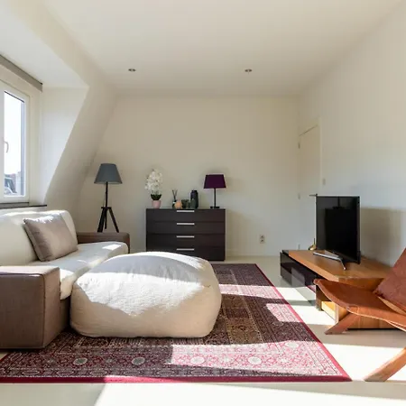 Bright, Spacious & Perfectly Located In The Heart Of Apartment