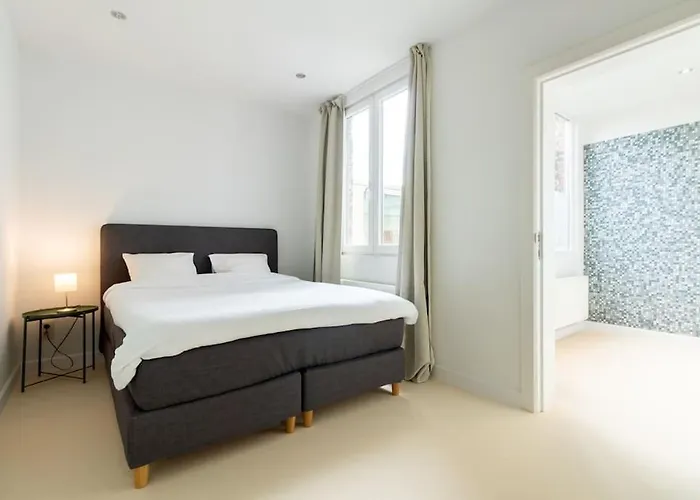 Апартаменти Bright, Spacious & Perfectly Located In The Heart Of *