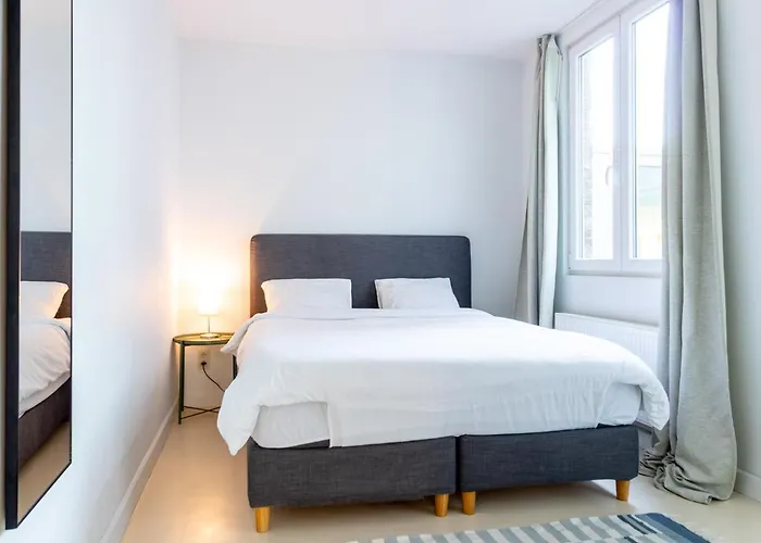 아파트 Bright, Spacious & Perfectly Located In The Heart Of *