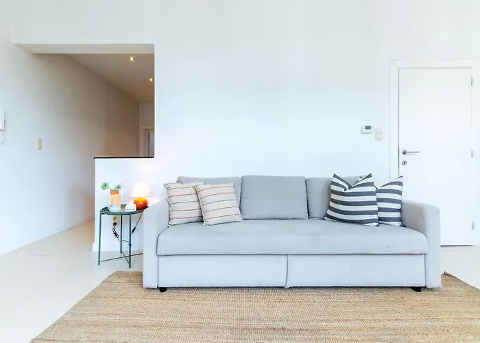 Апартаменти Bright, Spacious & Perfectly Located In The Heart Of *