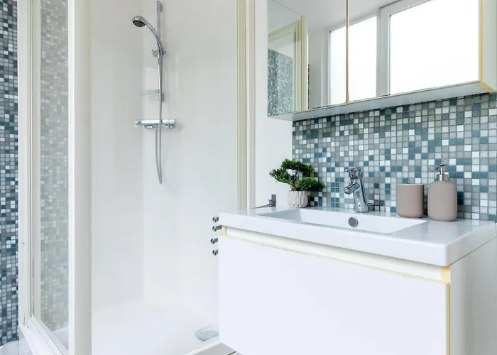 Bright, Spacious & Perfectly Located In The Heart Of 헨트