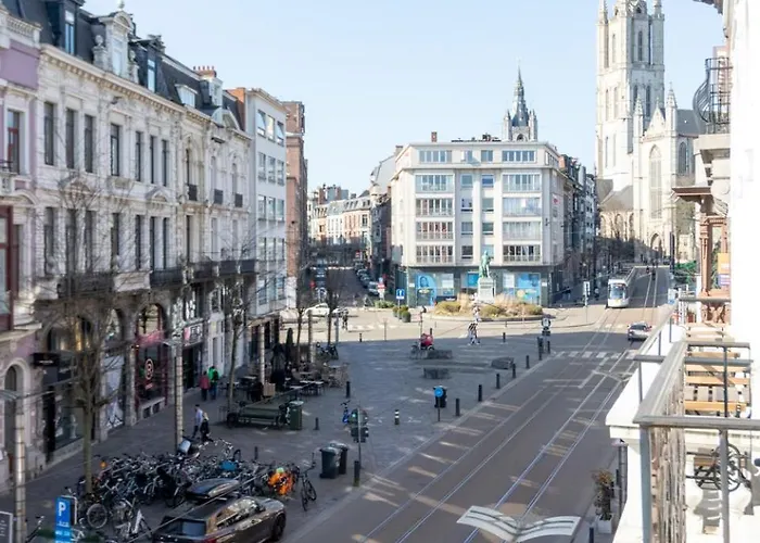 Apartment Bright, Spacious & Perfectly Located In The Heart Of *