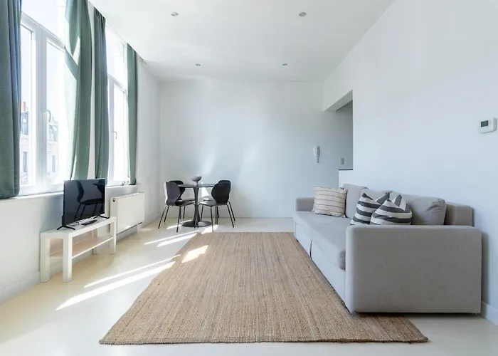 Bright, Spacious & Perfectly Located In The Heart Of Гент