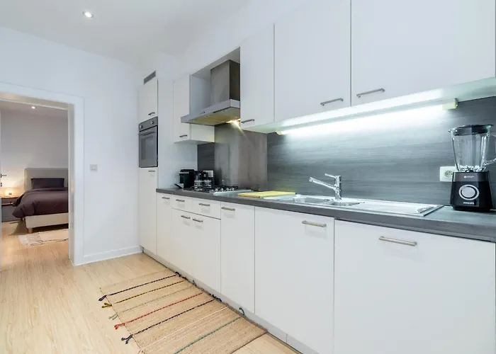 Bright, Spacious & Perfectly Located In The Heart Of Апартаменти Гент