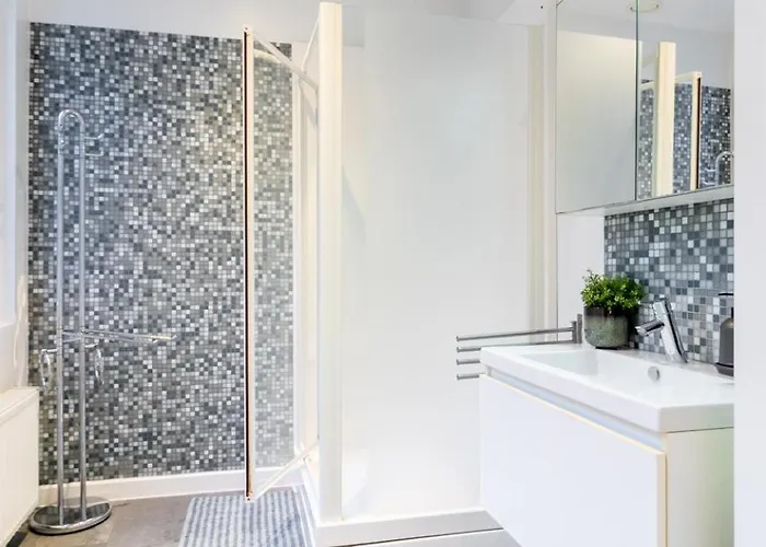 Bright, Spacious & Perfectly Located In The Heart Of * 헨트