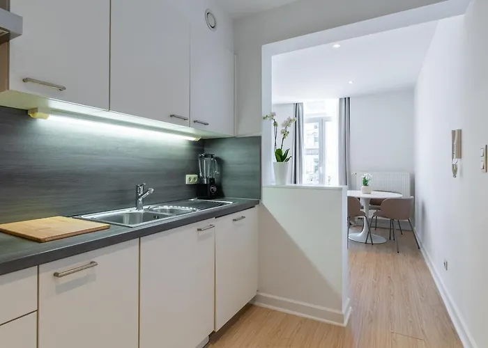 Bright, Spacious & Perfectly Located In The Heart Of Апартаменти *