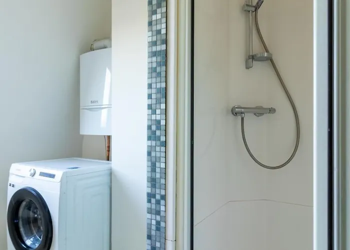 Apartment Bright, Spacious & Perfectly Located In The Heart Of