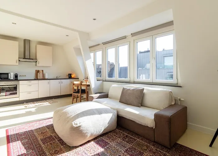 Bright, Spacious & Perfectly Located In The Heart Of * Gent
