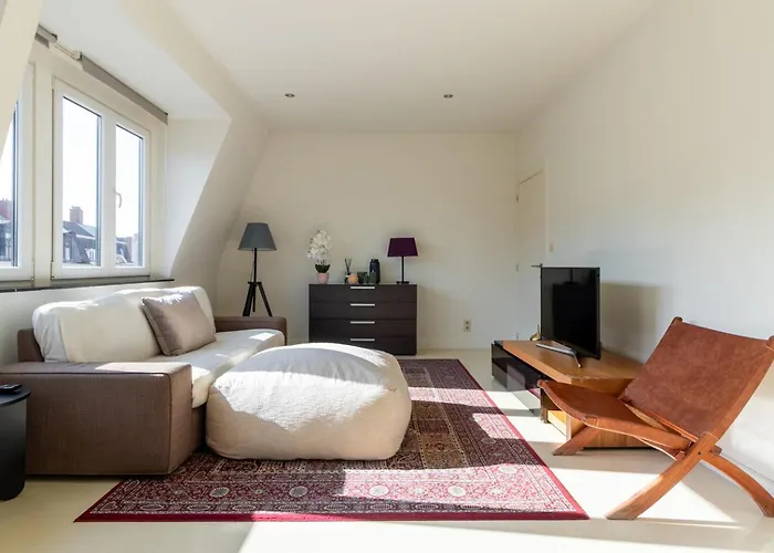 Bright, Spacious & Perfectly Located In The Heart Of Apartment